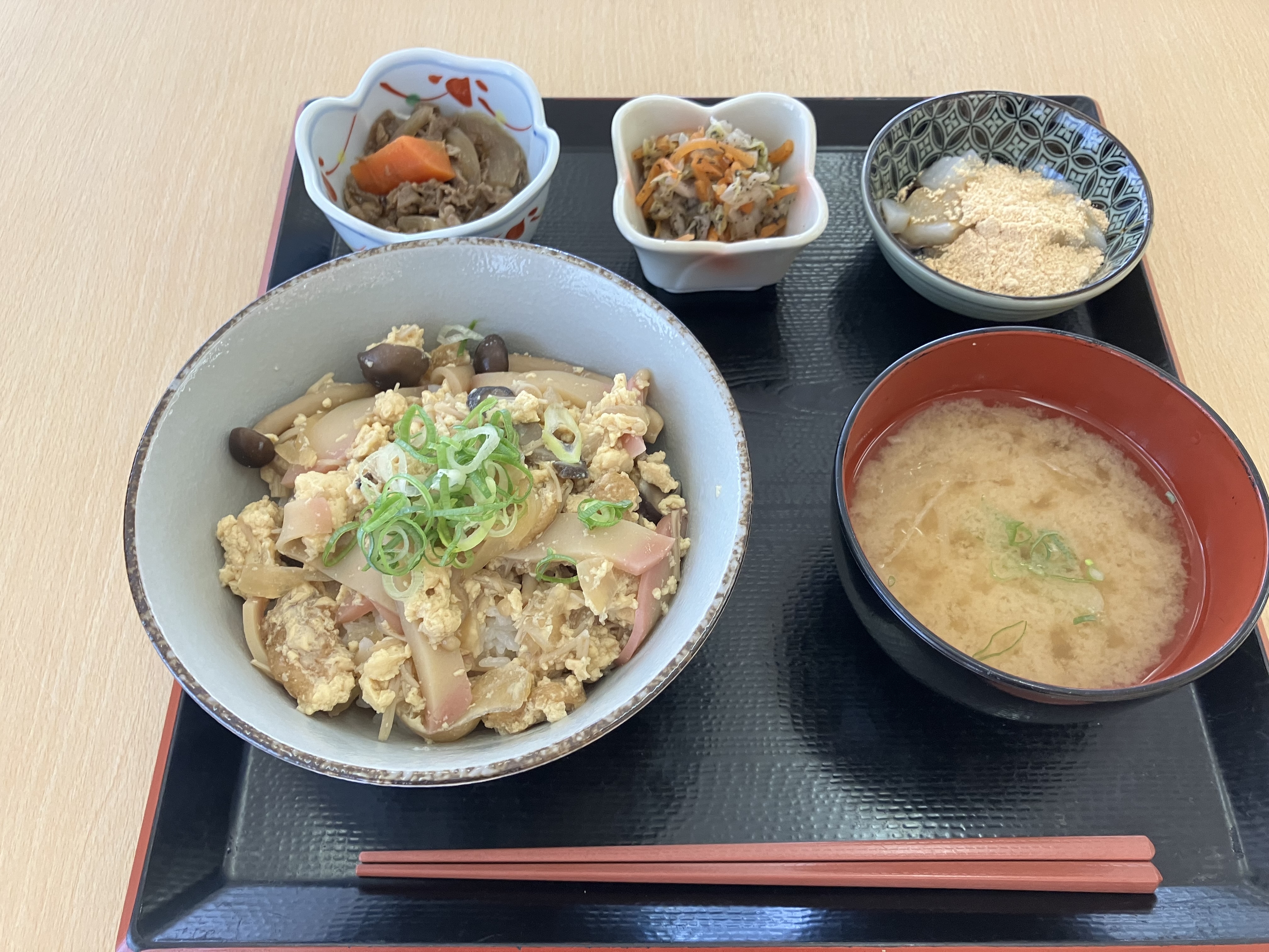 本日の献立「木の葉丼」～厨房～