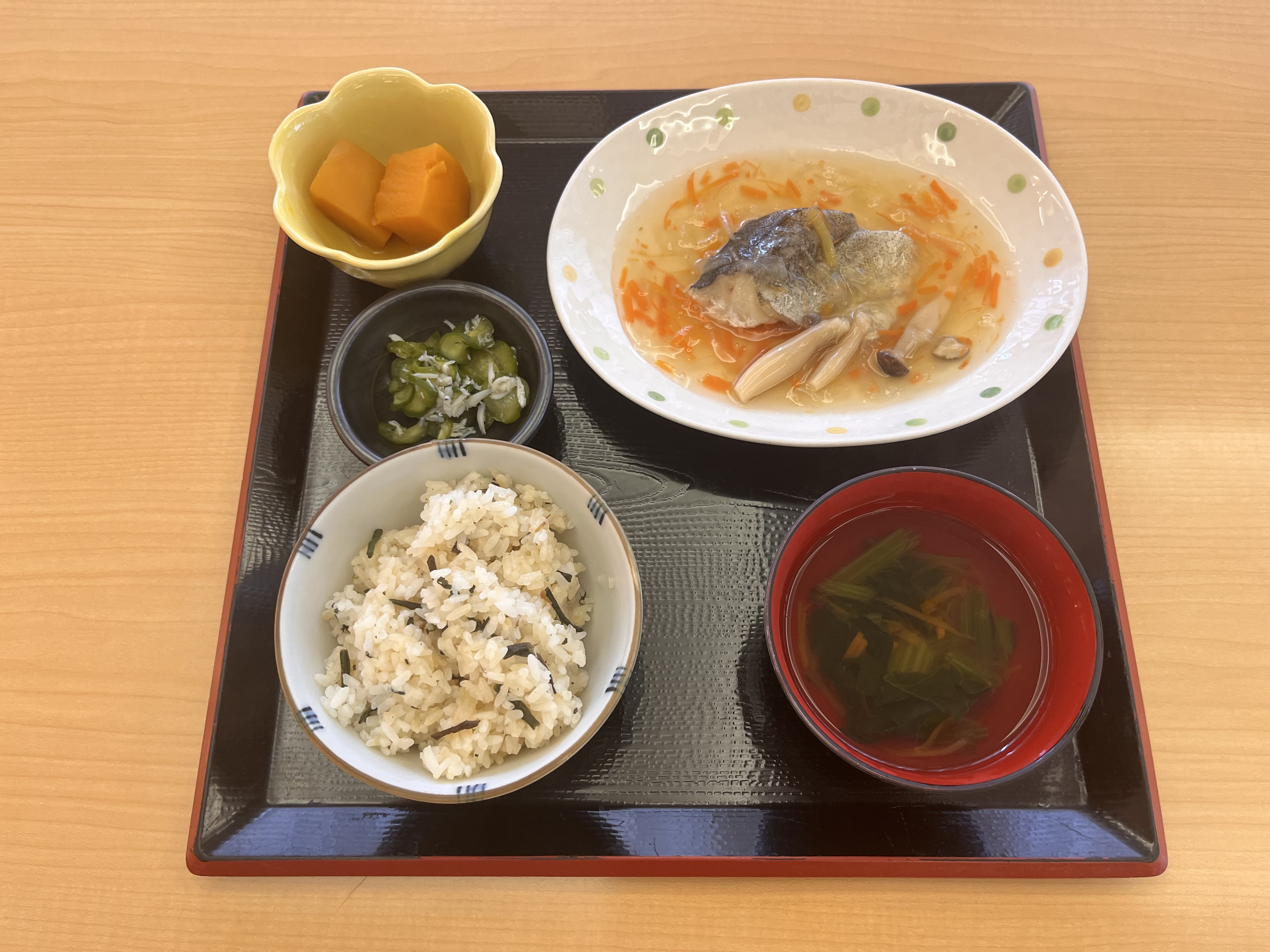 本日の献立「たらの野菜あんかけ」～厨房～